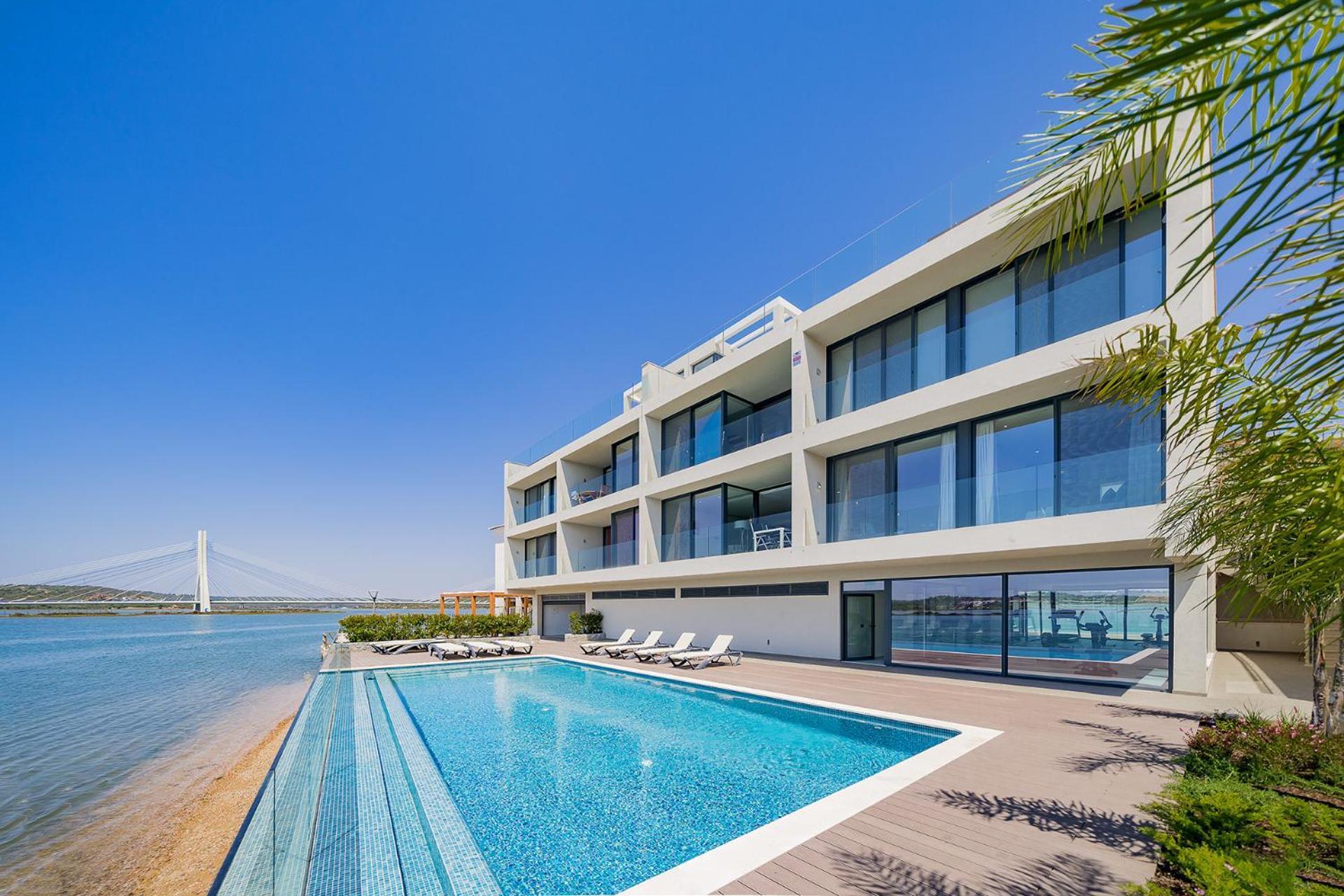 Portimao Ocean Breeze With Pool By Homing Lagoa (Algarve)